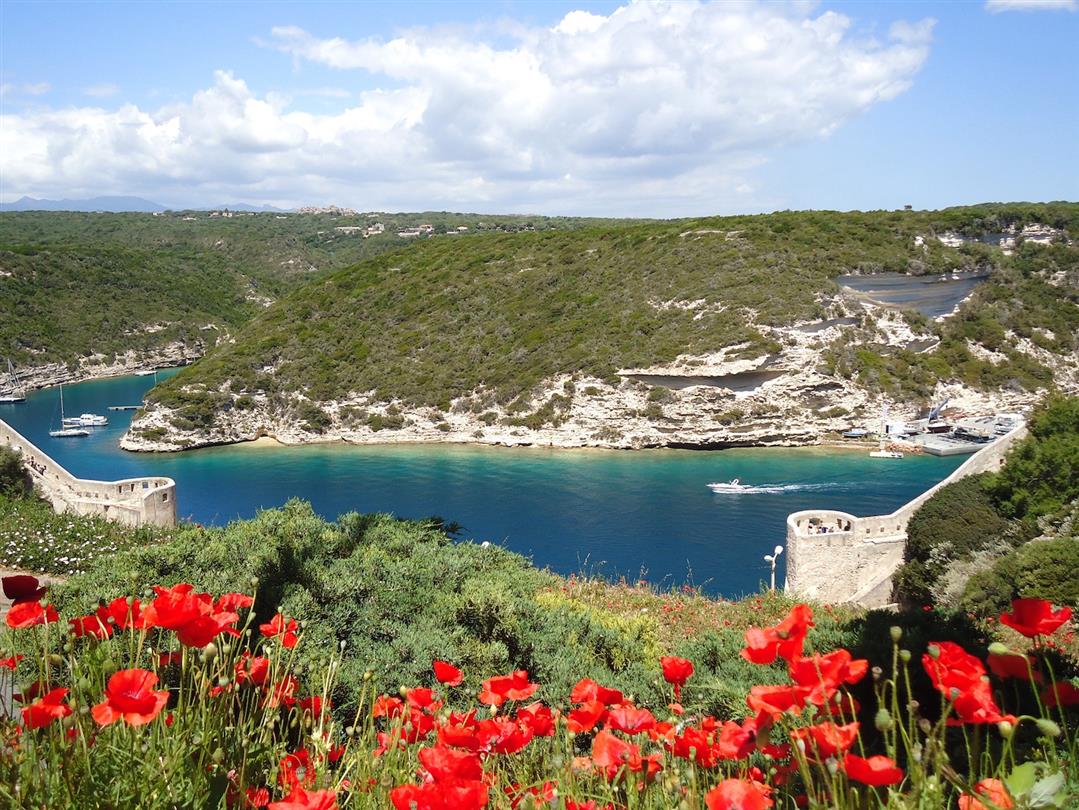 Bonifacio Mouth, vlakbij Bagheera Holiday Village, naturistencamping Corsica