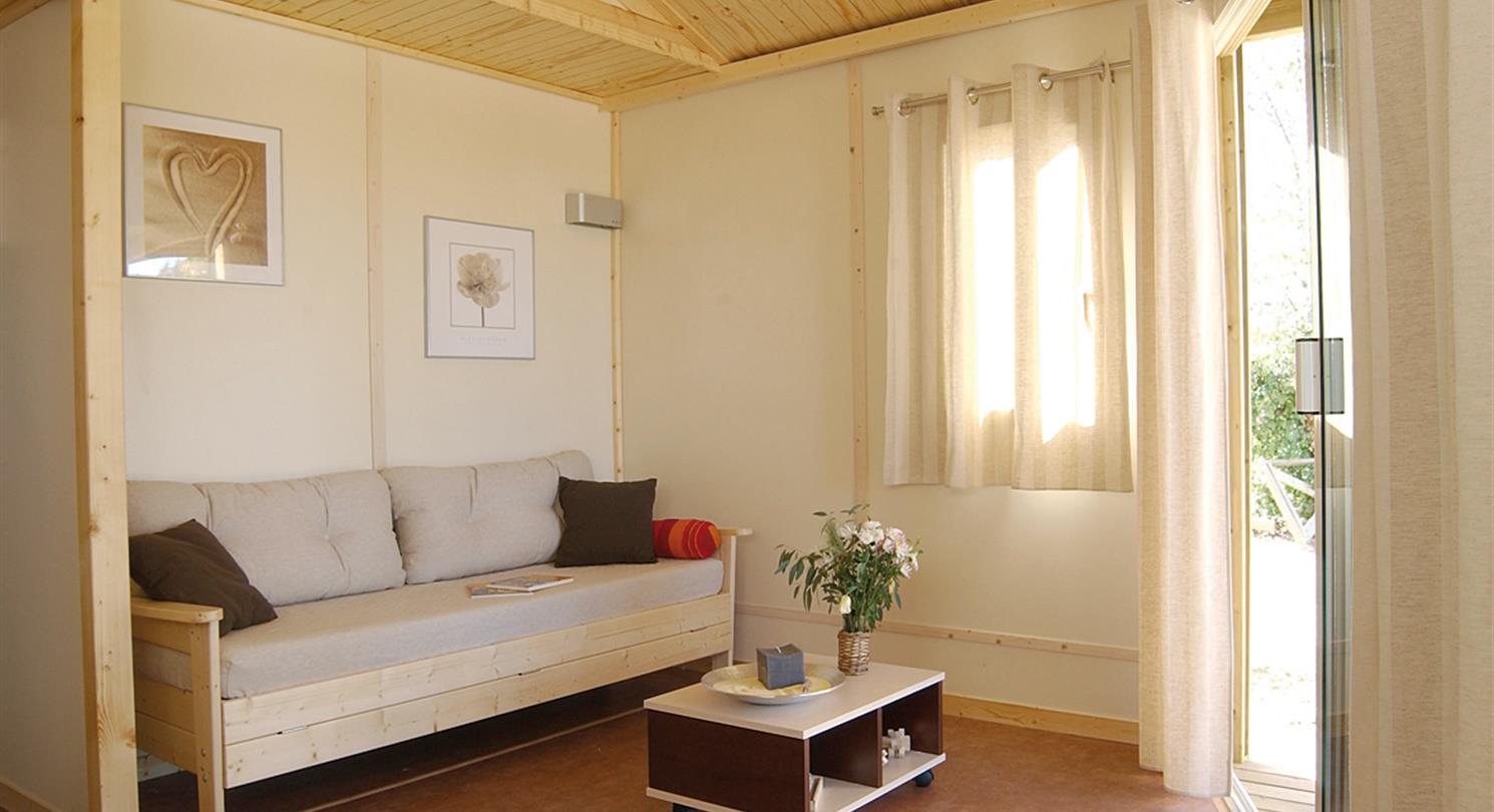 Naturistisch chalet op een camping aan zee tussen Bastia en Porto Vecchio - naturistencamping Corsica
