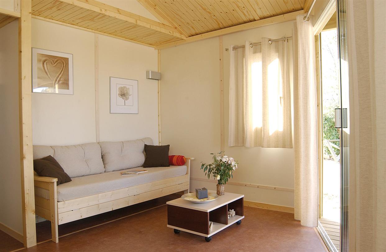 Naturistisch chalet op een camping aan zee tussen Bastia en Porto Vecchio - naturistencamping Corsica