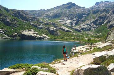 Wandelingen en wandelingen in de buurt van het Domaine de Bagheera, naturistencamping op Corsica, in Linguizzetta