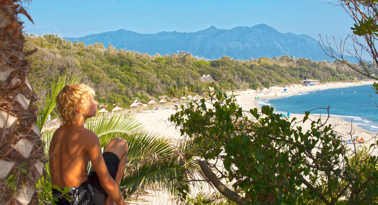 Het naturistenstrand van Corsica in het vakantiedorp, een van de grootste naturistenstranden van Frankrijk - Domaine de Bagheera
