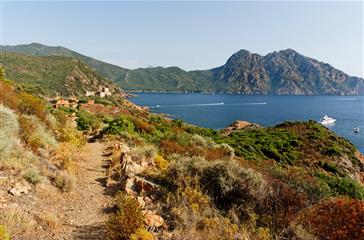 Excursies en wandelingen aan zee in een naturistenverblijf Corsica - naturistische vakanties Corsica Domaine de Bagheera
