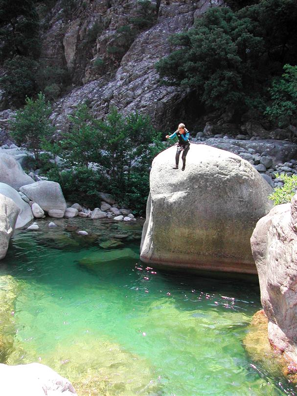 Canyoning in de kloof van Bavella in Zuid-Corsica - Domaine de Bagheera, naturistencamping Corsica