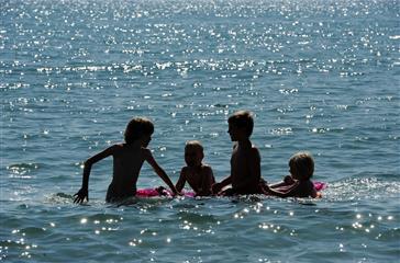 Zwemmen op de naturistencamping Corsica - Domaine de Bagheera