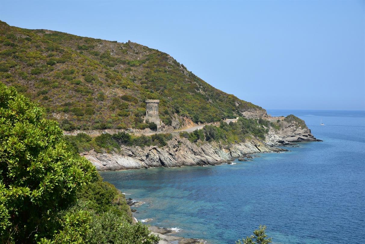 Tour Genoise, Erbalunga in Corsica - Domaine de Bagheera, naturisme Corsica