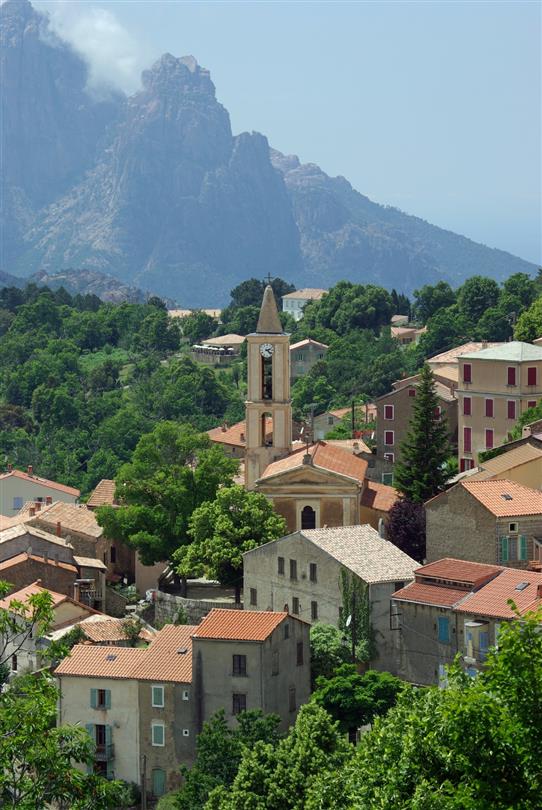 Evisa, bergdorp op Corsica - Domaine de Bagheera, naturistisch vakantiedorp Corsica