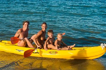Familie kajakverhuur op naturistencamping Corsica, 4-sterren camping aan zee