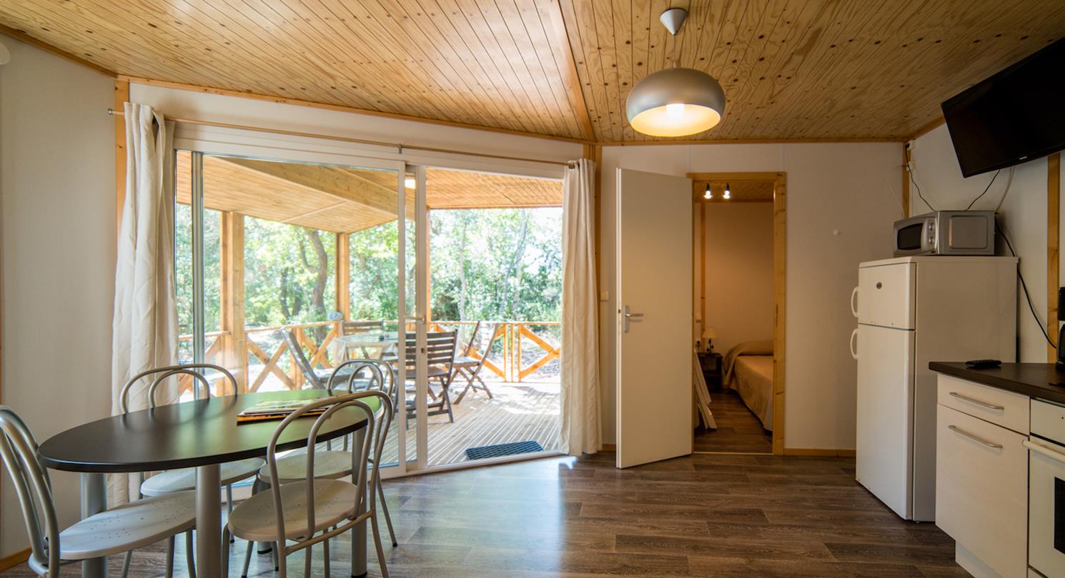 naturistencamping Corsica - Chalet aan de oever van de Middellandse Zee