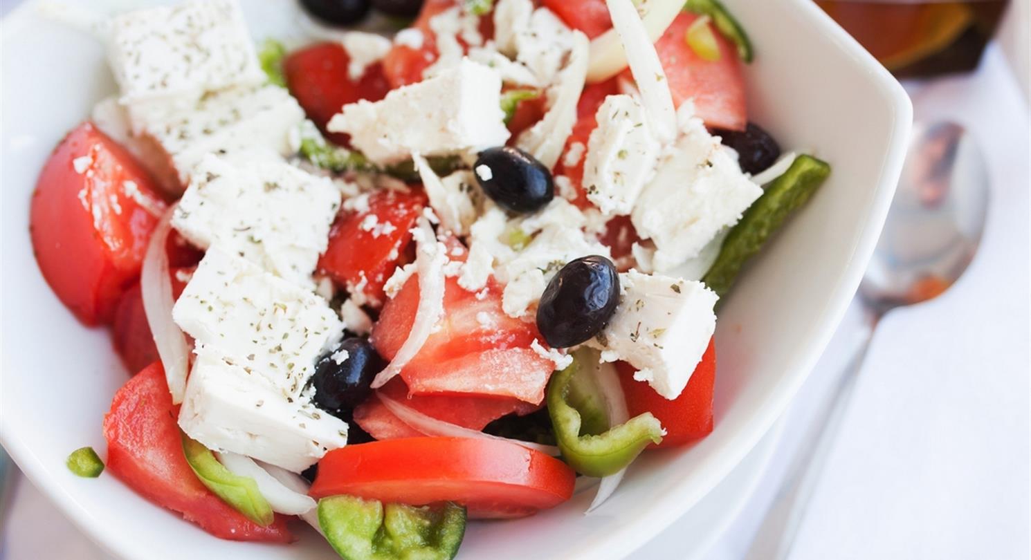 Groente- en feta-salade - Naturistische vakantie op Corsica Bagheera