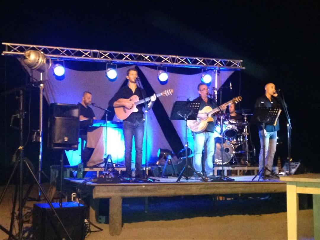 Concert op het Domaine de Bagheera, naturistencamping op Corsica