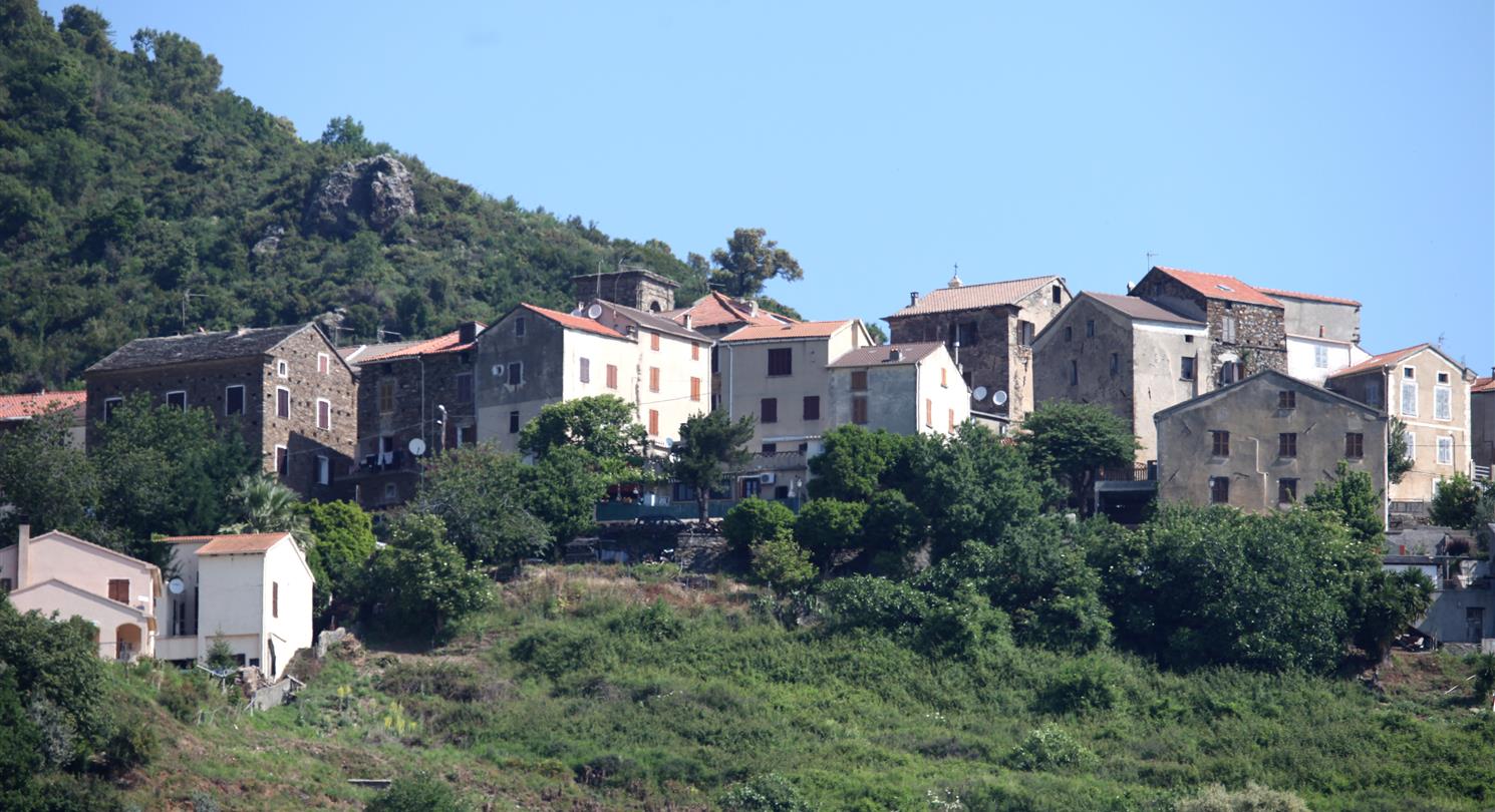 Linguizzetta dorp in de buurt van naturistencamping Bagheera, Corsica