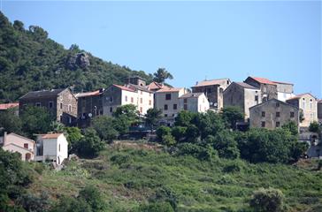 Linguizzetta dorp in de buurt van naturistencamping Bagheera, Corsica