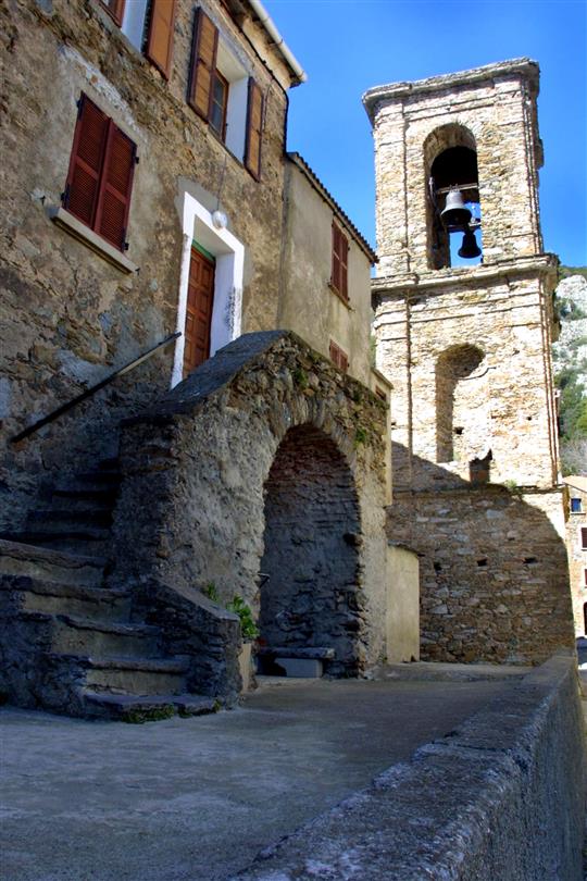 Linguizzetta dorp, vlakbij naturisten vakantiedorp Bagheera, Corsica