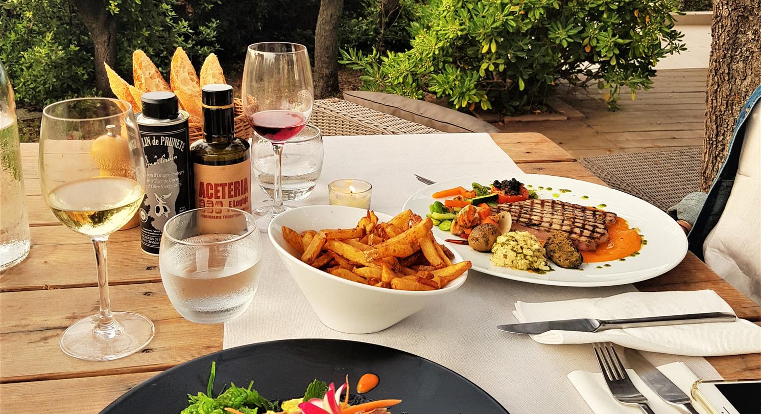 Restaurant met Corsicaanse specialiteiten, lokale producten, biologisch vlees, vis, zelfgemaakte desserts - Domaine de Bagheera