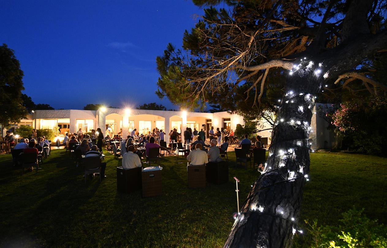 Avonden op het domein van Bagheera - naturistencamping Corsica