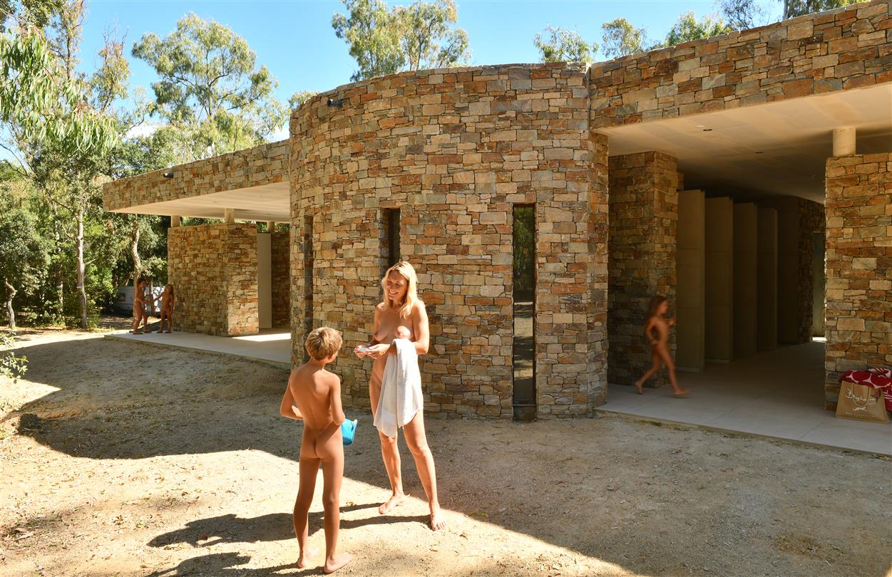 Aanbod naturistencamping corsica, zeezijde 