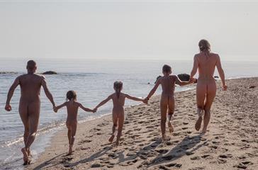 Familieverblijf in een naturistendomein op Corsica, aan de Middellandse Zee - Domaine de Bagheera
