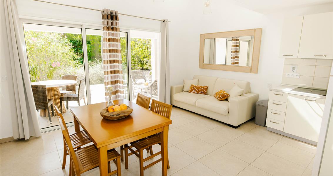 Vakantie in de zon in een villa aan zee op Corsica - naturistencamping Corsica