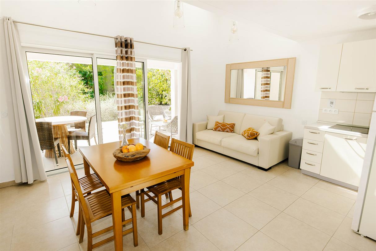 Vakantie in de zon in een villa aan zee op Corsica - naturistencamping Corsica
