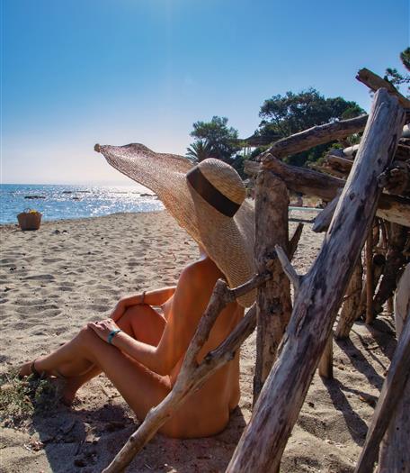 Corsicaanse naturistencamping Linguizzetta - Corsicaans naturisten vakantiedorp, villa's, chalets, stacaravans en minivilla's verhuur - Domaine de Bagheera