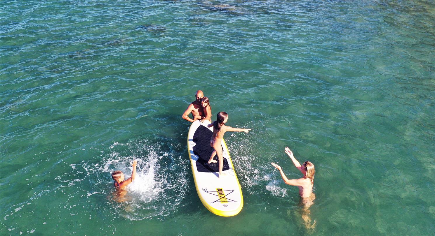 Peddelverhuur op naturistencamping Corsica, 4-sterren camping aan zee
