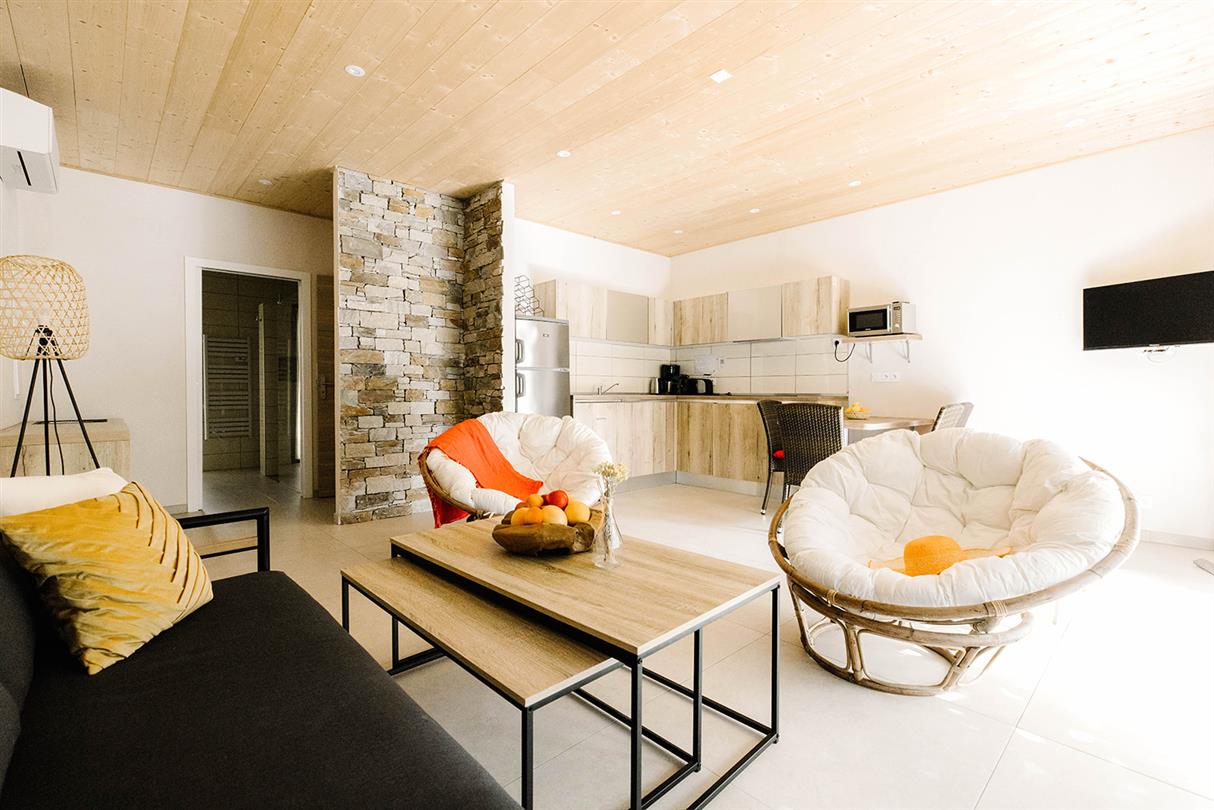 naturistencamping - Verhuur van naturistenaccommodaties met zeezicht tussen Bastia en Porto Vecchio