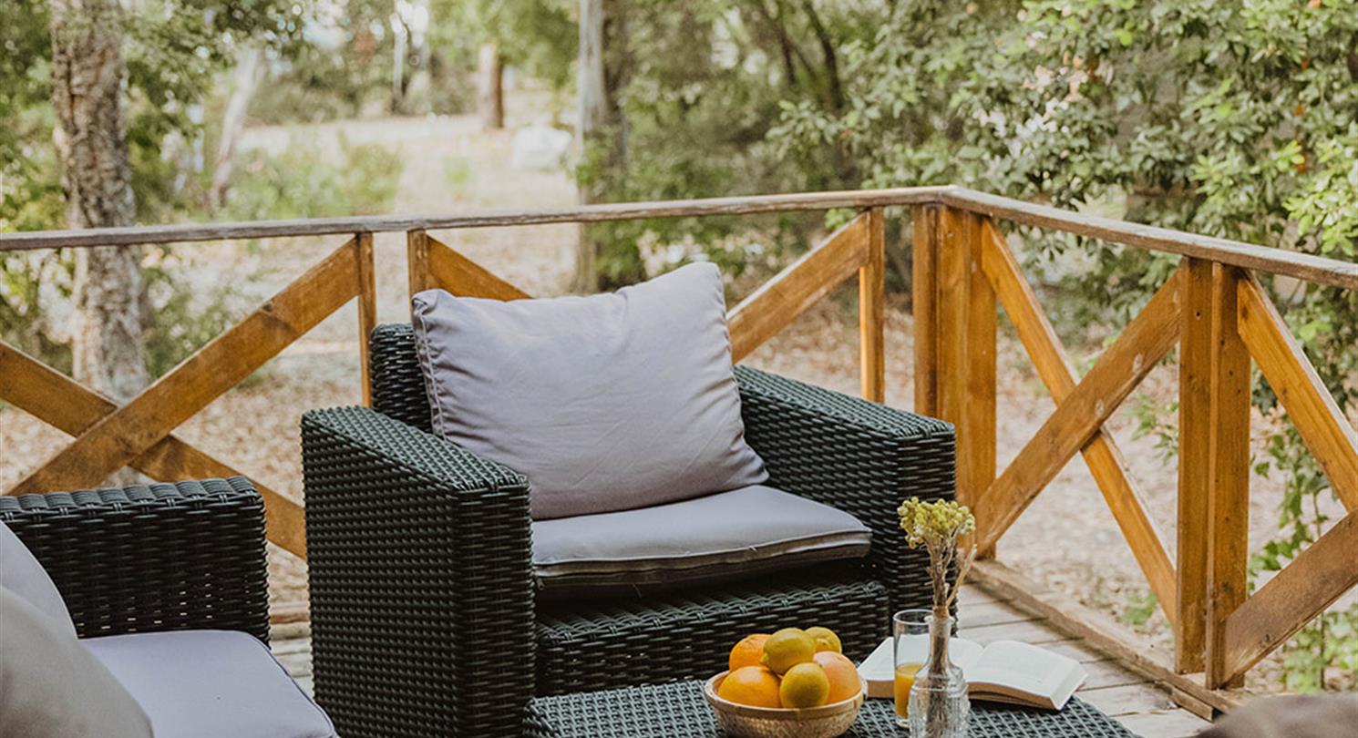  Gezinsvakantie, chaletterras op uw naturistencamping op Corsica