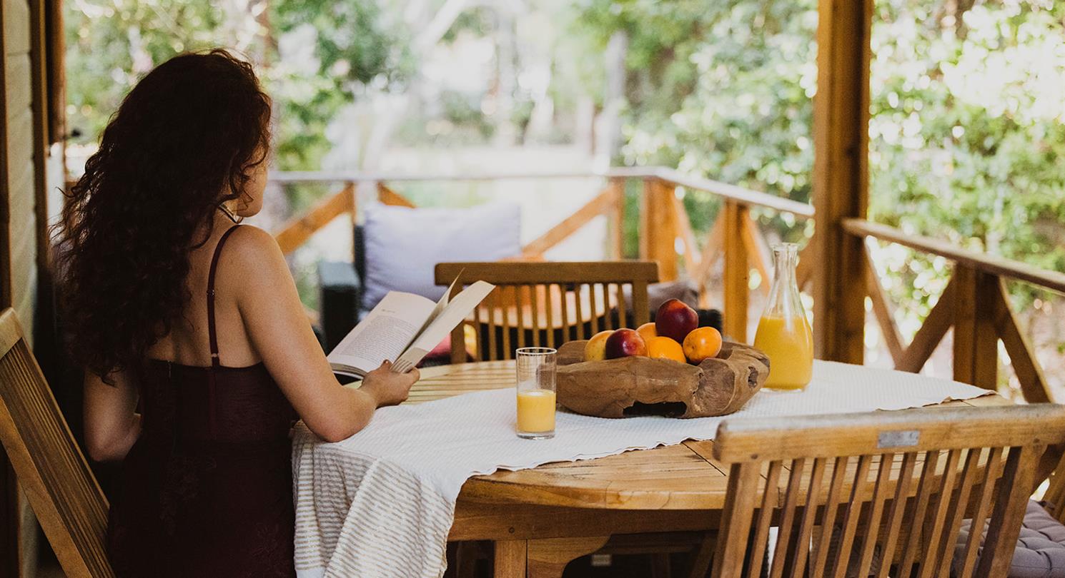  Gezinsvakantie, chaletterras op uw naturistencamping op Corsica